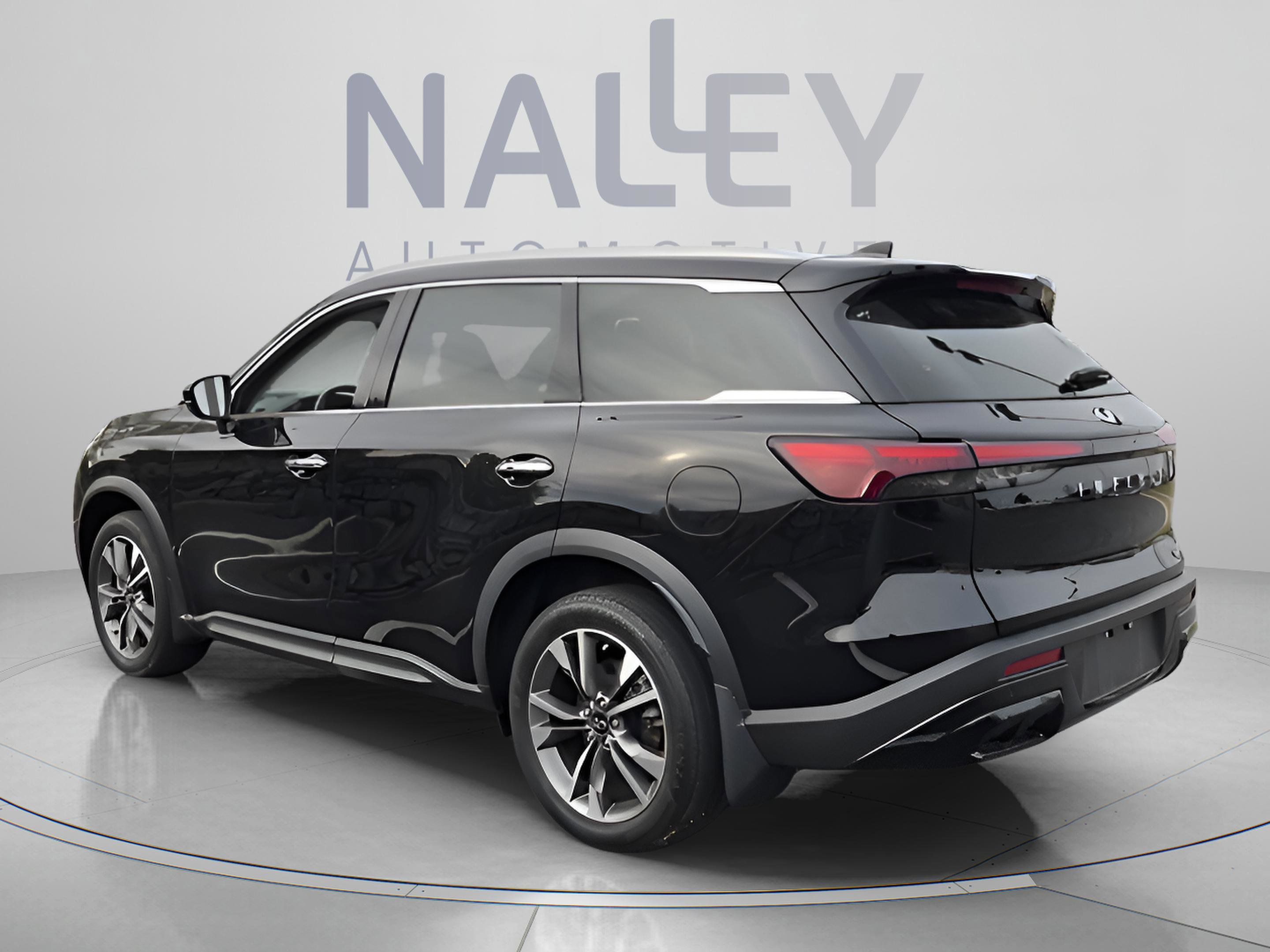 Used 2023 INFINITI QX60 Luxe w/ Vision Package image 3