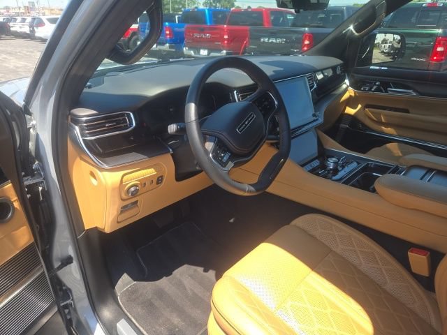Used 2025 Jeep Grand Wagoneer L Series III w/ Rear Seat Video Group 1 AWD/4WD image 34
