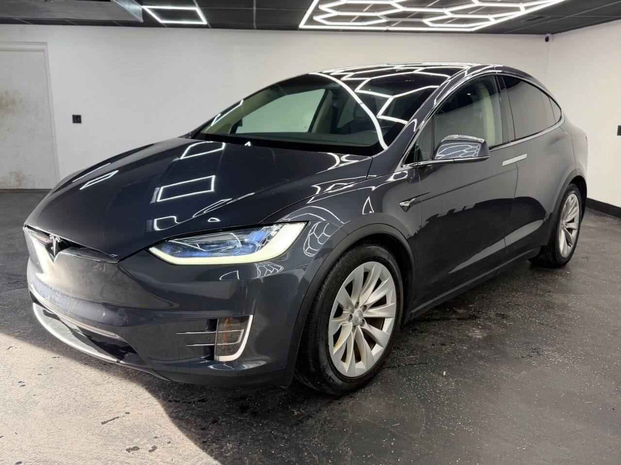 Used 2017 Tesla Model X 90D image 3
