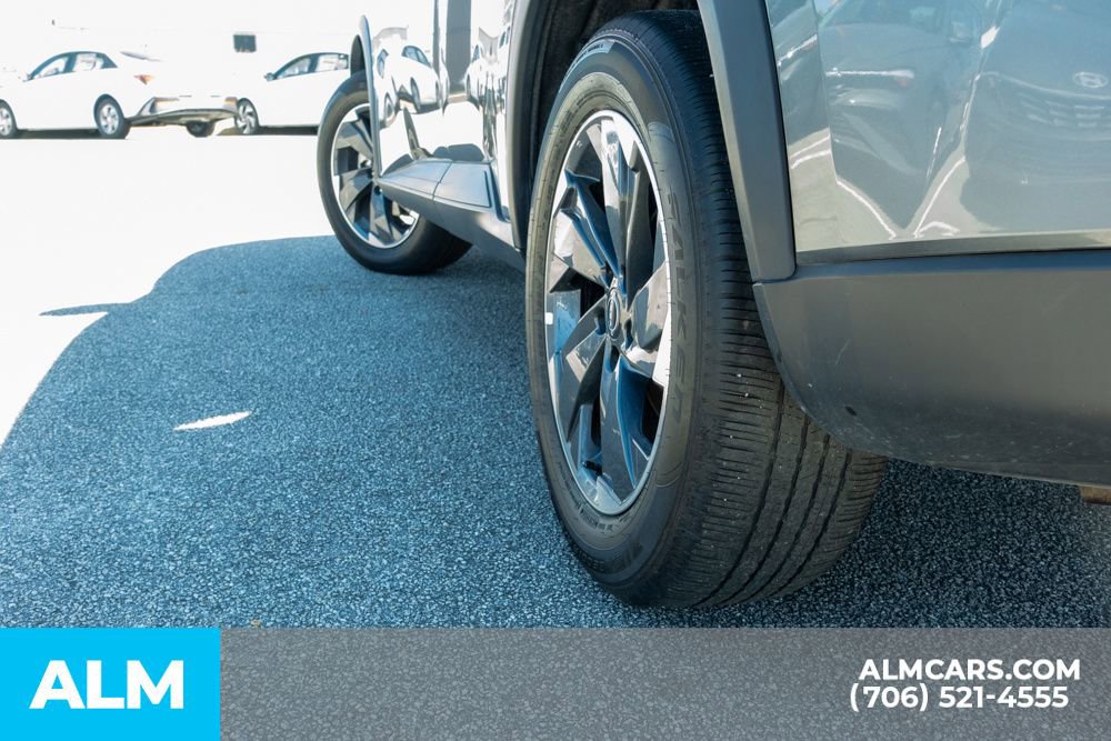 Used 2025 Nissan Rogue SV image 14