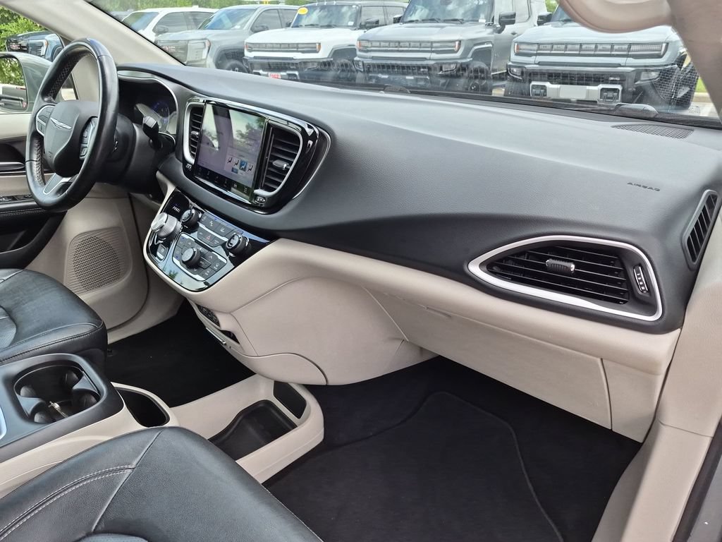 Used 2022 Chrysler Pacifica Touring-L FWD image 36