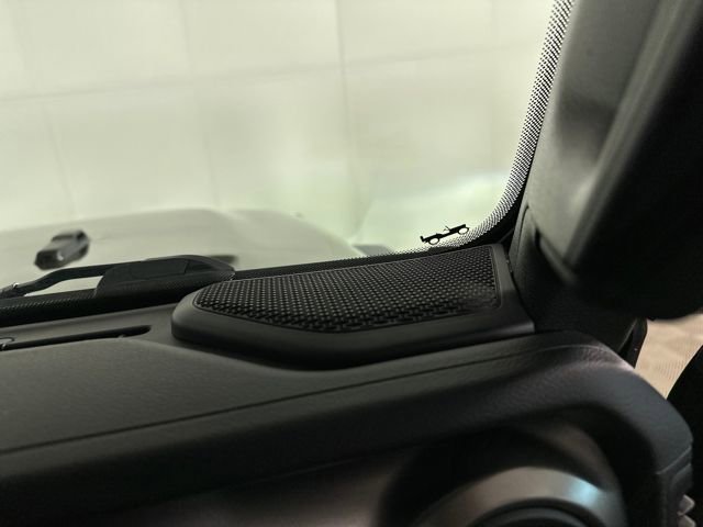 Used 2023 Jeep Wrangler Unlimited w/ Sun & Screen Package image 29