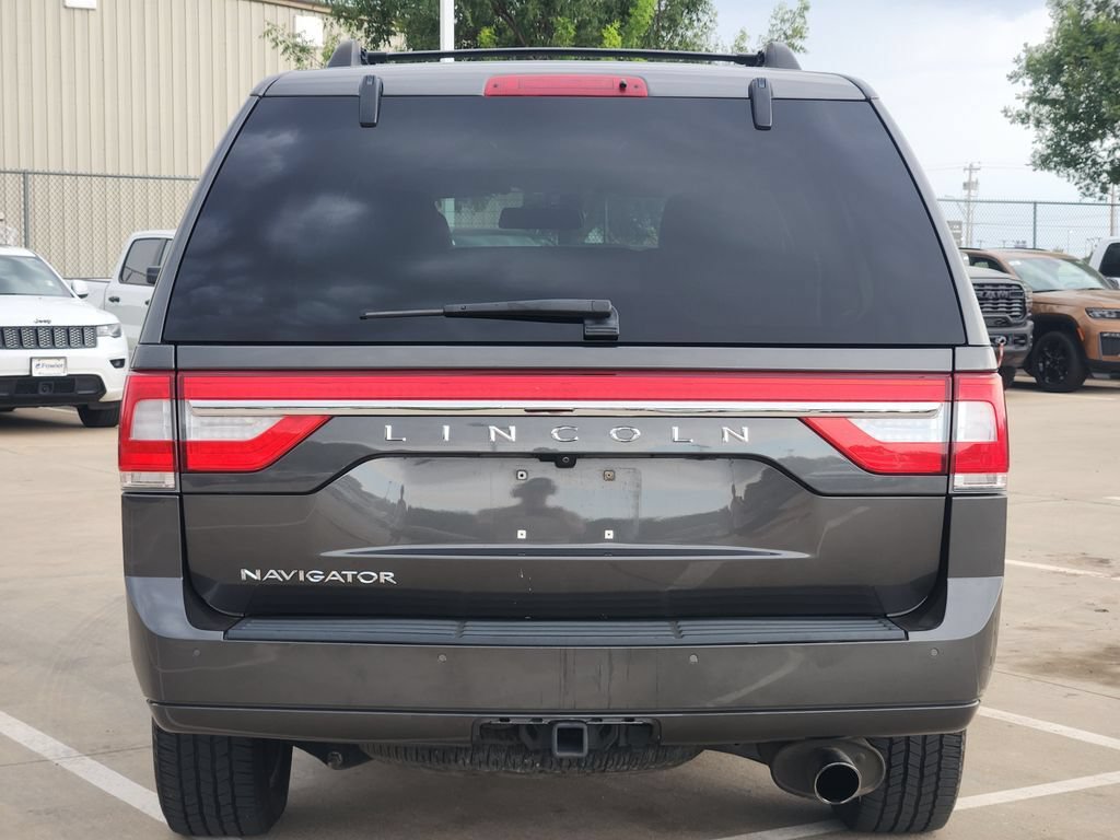 Used 2017 Lincoln Navigator Select RWD image 6