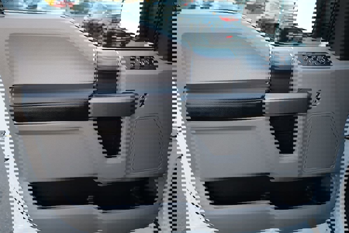 Used 2016 Ford F150 XLT w/ Equipment Group 302A Luxury image 9