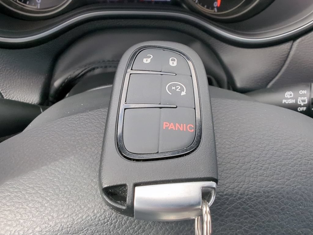 Used 2022 Jeep Cherokee Trailhawk AWD/4WD image 25