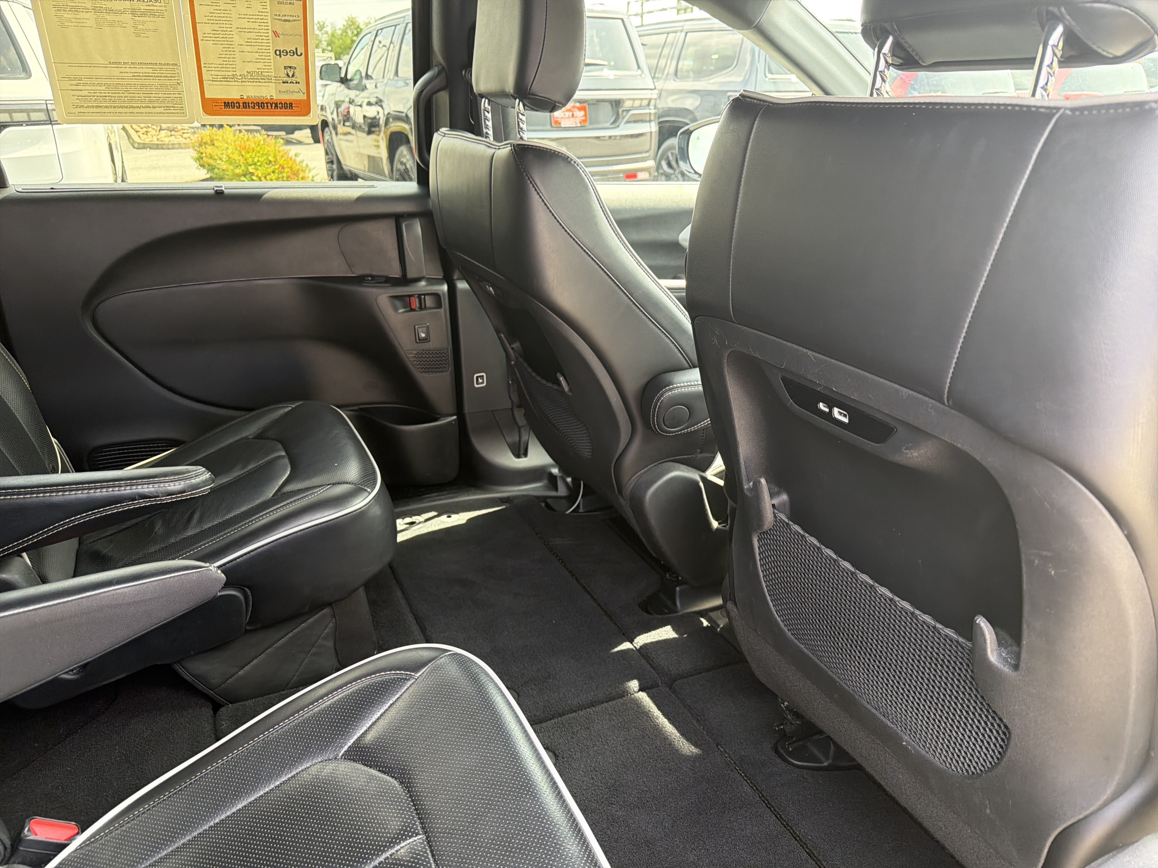 Used 2025 Chrysler Pacifica Limited FWD image 25