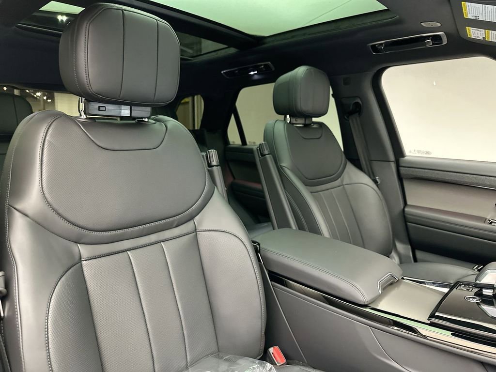 Used 2025 Land Rover Range Rover Sport Dynamic SE image 6