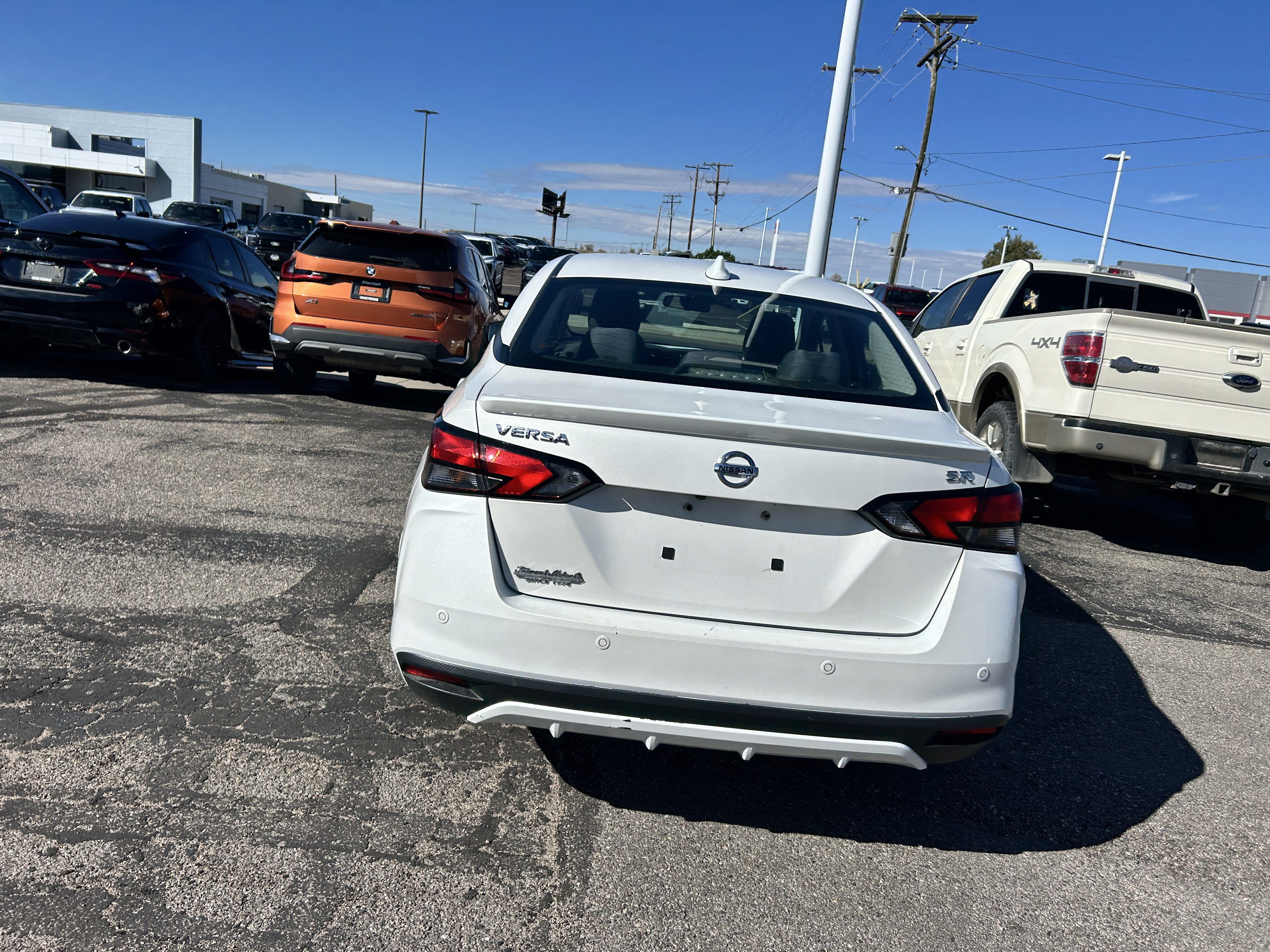 Used 2020 Nissan Versa SR FWD image 5
