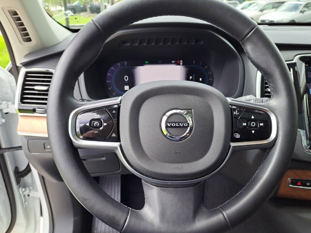 Used 2025 Volvo XC90 B5 Plus w/ Protection Package Premier image 17