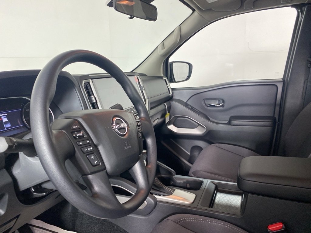 Used 2025 Nissan Frontier SV image 9