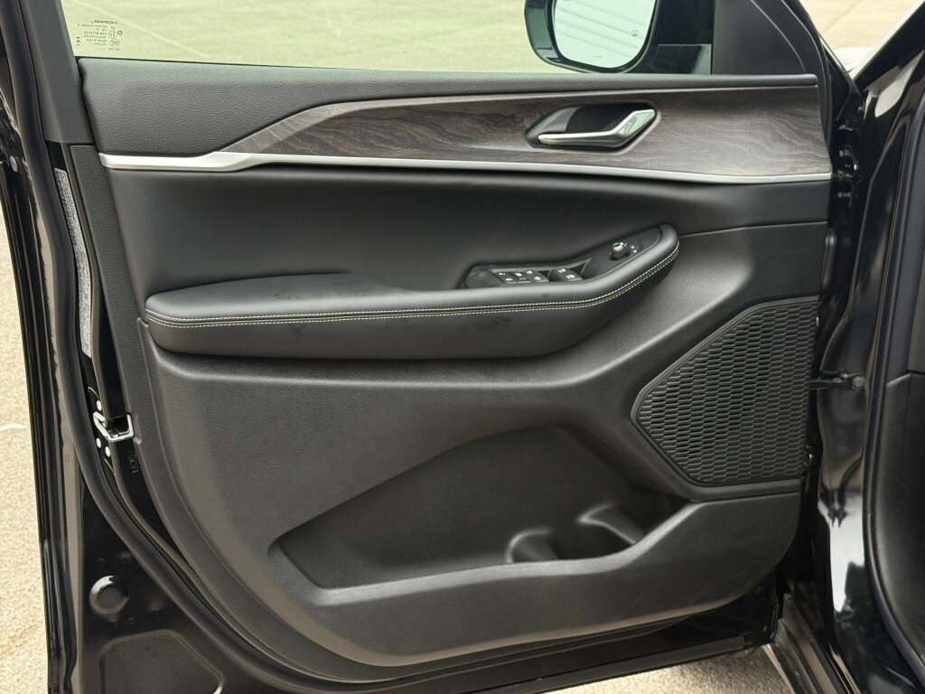 New 2026 Jeep Grand Cherokee Altitude image 27