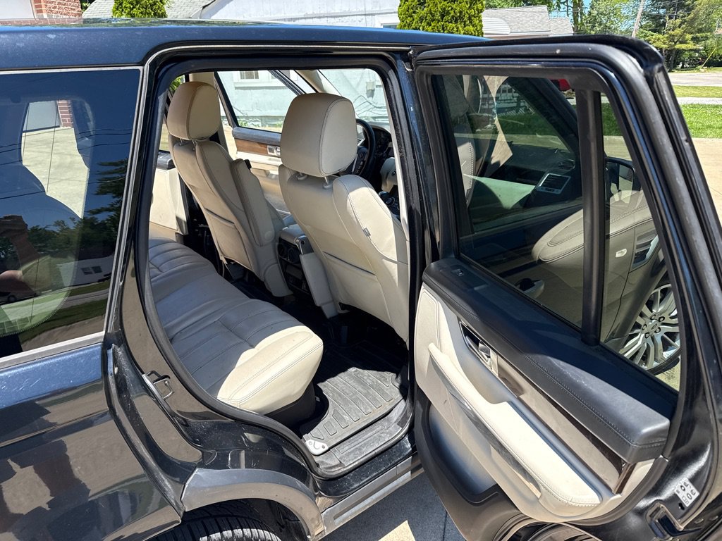 Used 2011 Land Rover Range Rover Sport HSE LUX AWD/4WD image 13