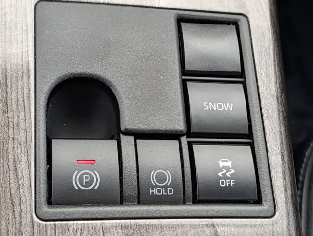 Used 2024 Toyota Highlander Limited image 16