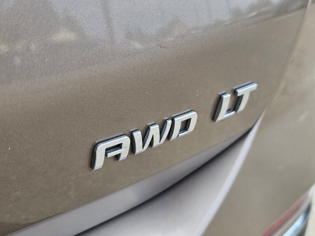 Used 2018 Chevrolet Equinox LT w/ LPO, Hit The Road Package AWD/4WD image 33