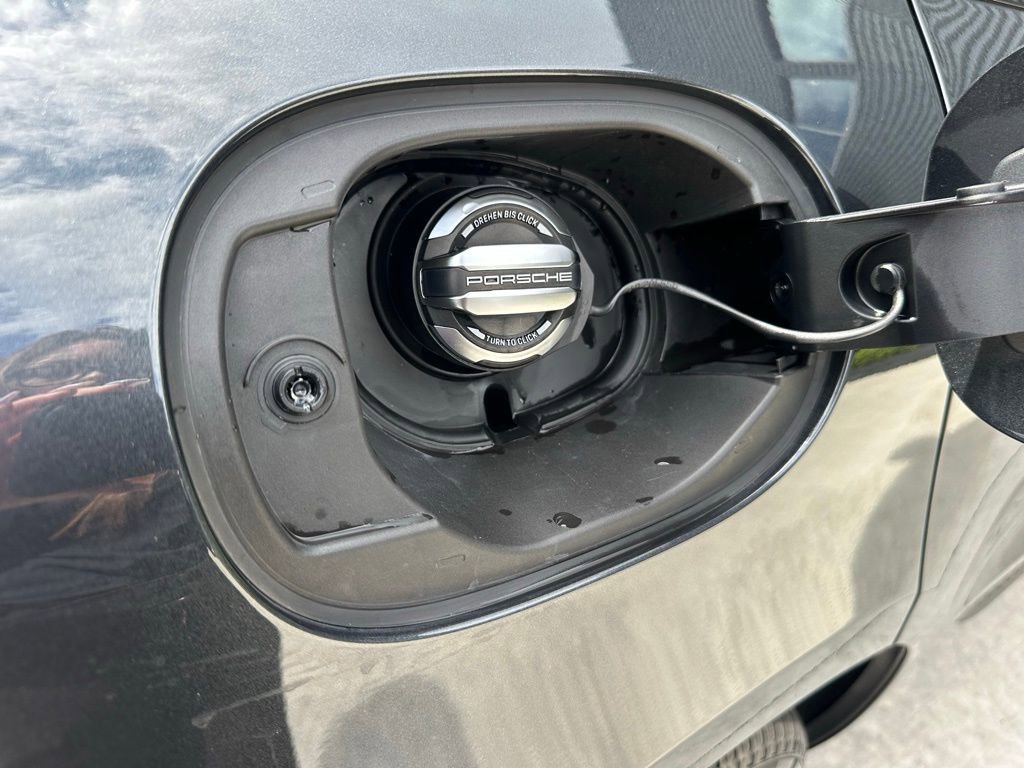 Certified 2023 Porsche Macan AWD/4WD image 40