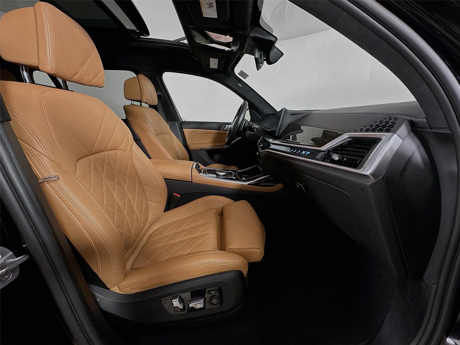 Used 2023 BMW X7 xDrive40i w/ M Sport Package image 30