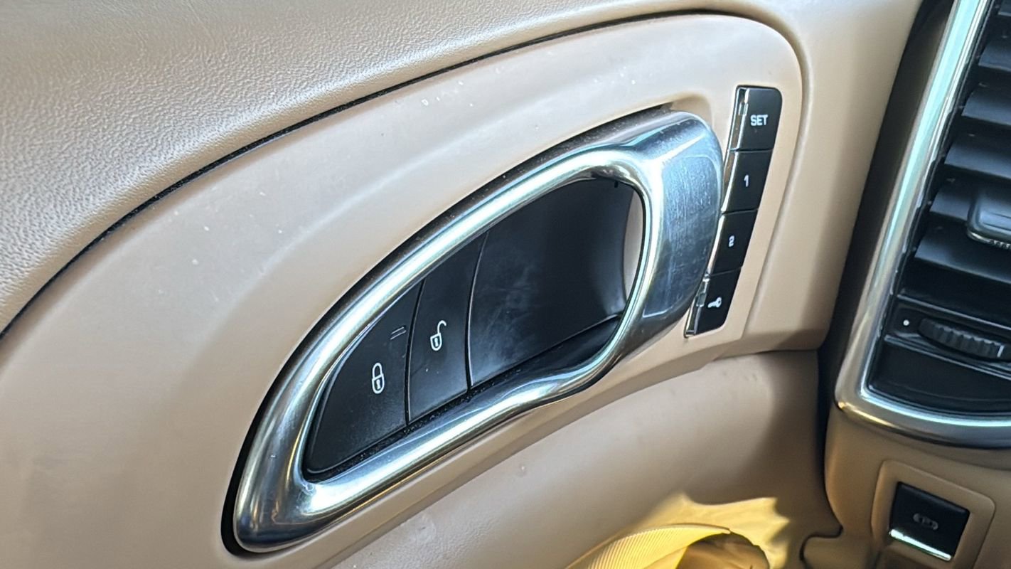 Used 2015 Porsche Cayenne S AWD/4WD image 27