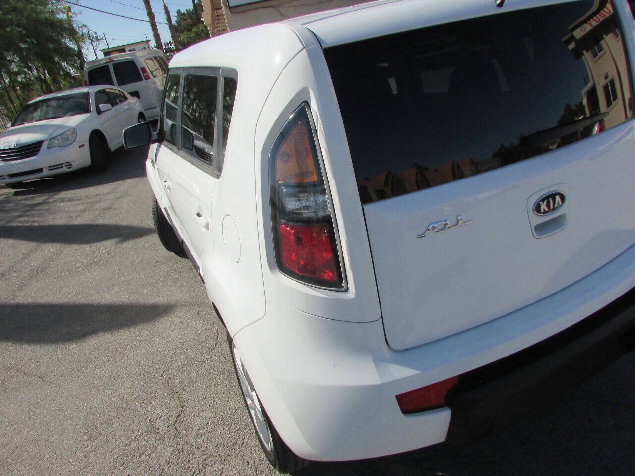 Used 2011 Kia Soul + w/ Audio Pkg FWD image 18