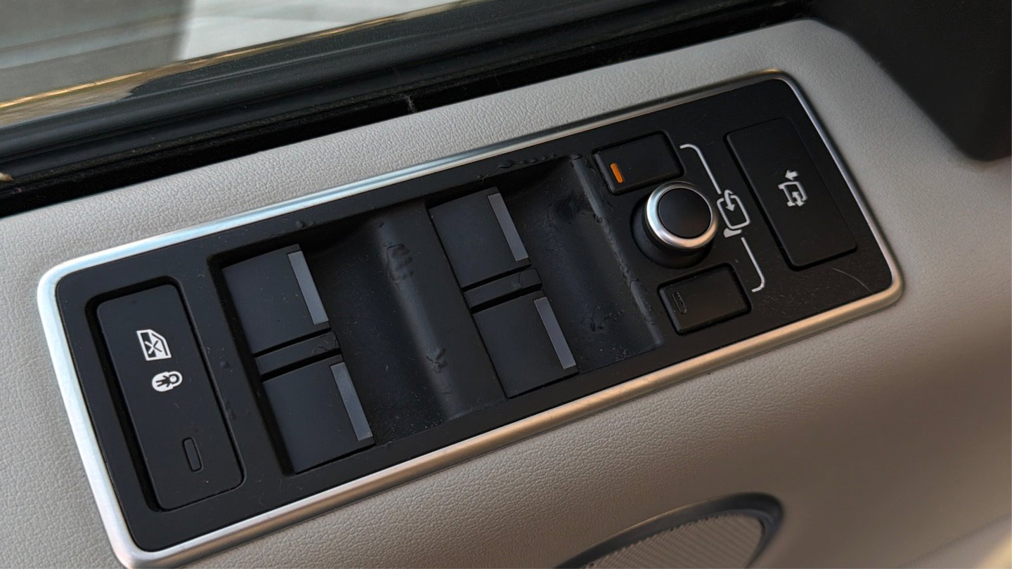 Used 2016 Land Rover Range Rover HSE image 41