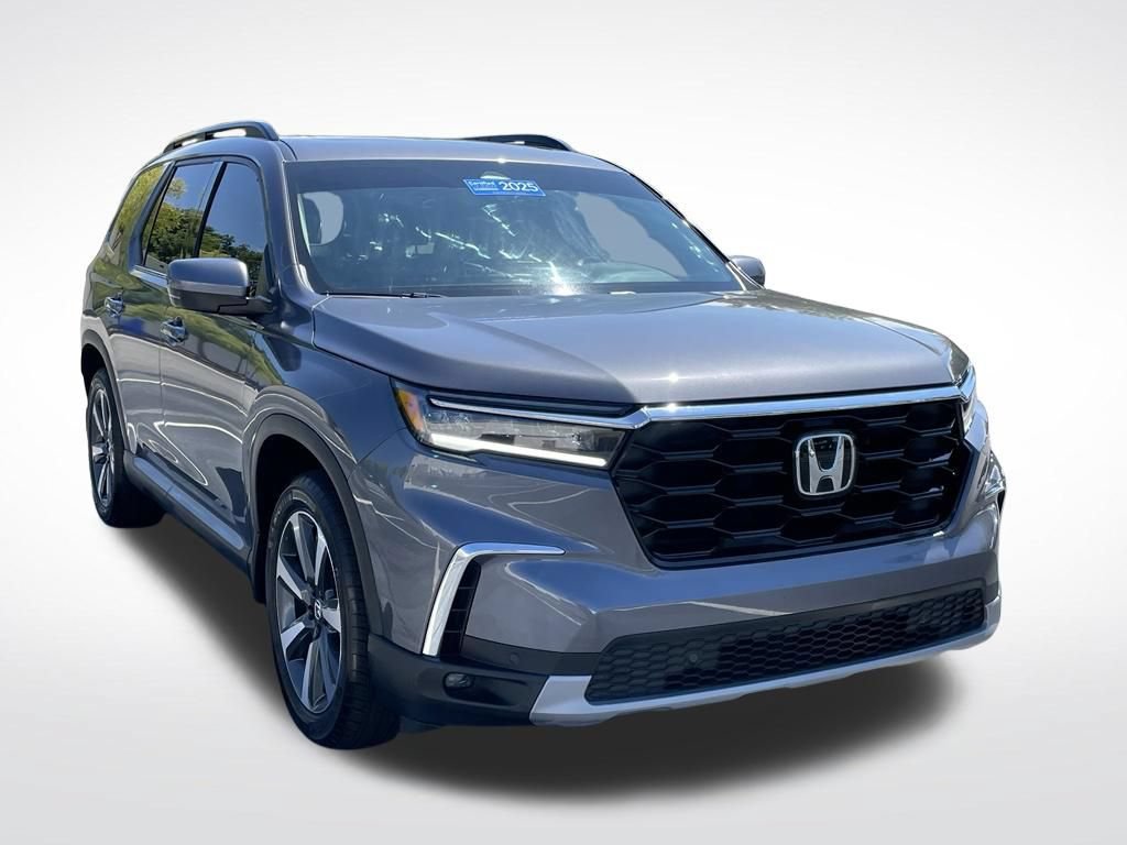 Certified 2025 Honda Pilot Touring image 8