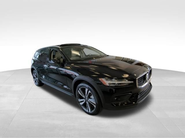 New 2025 Volvo V60 B5 Cross Country Plus w/ Protection Package Premier image 6