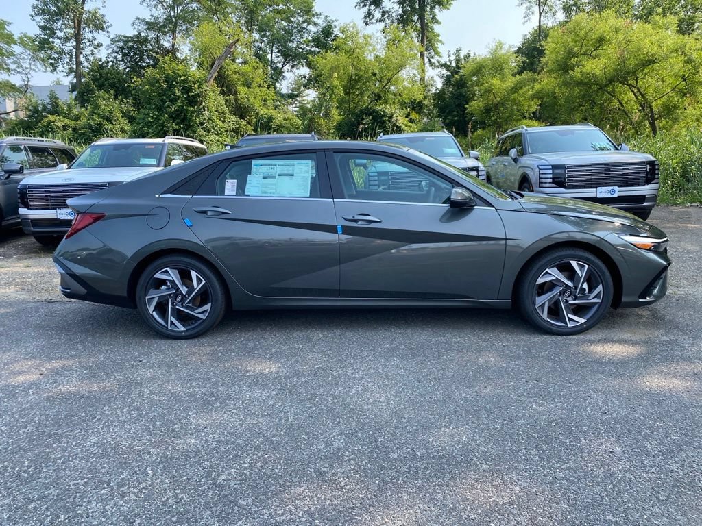 New 2026 Hyundai Elantra Limited FWD image 2
