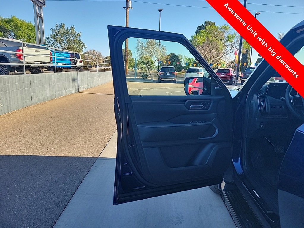 New 2025 Nissan Armada Platinum image 10