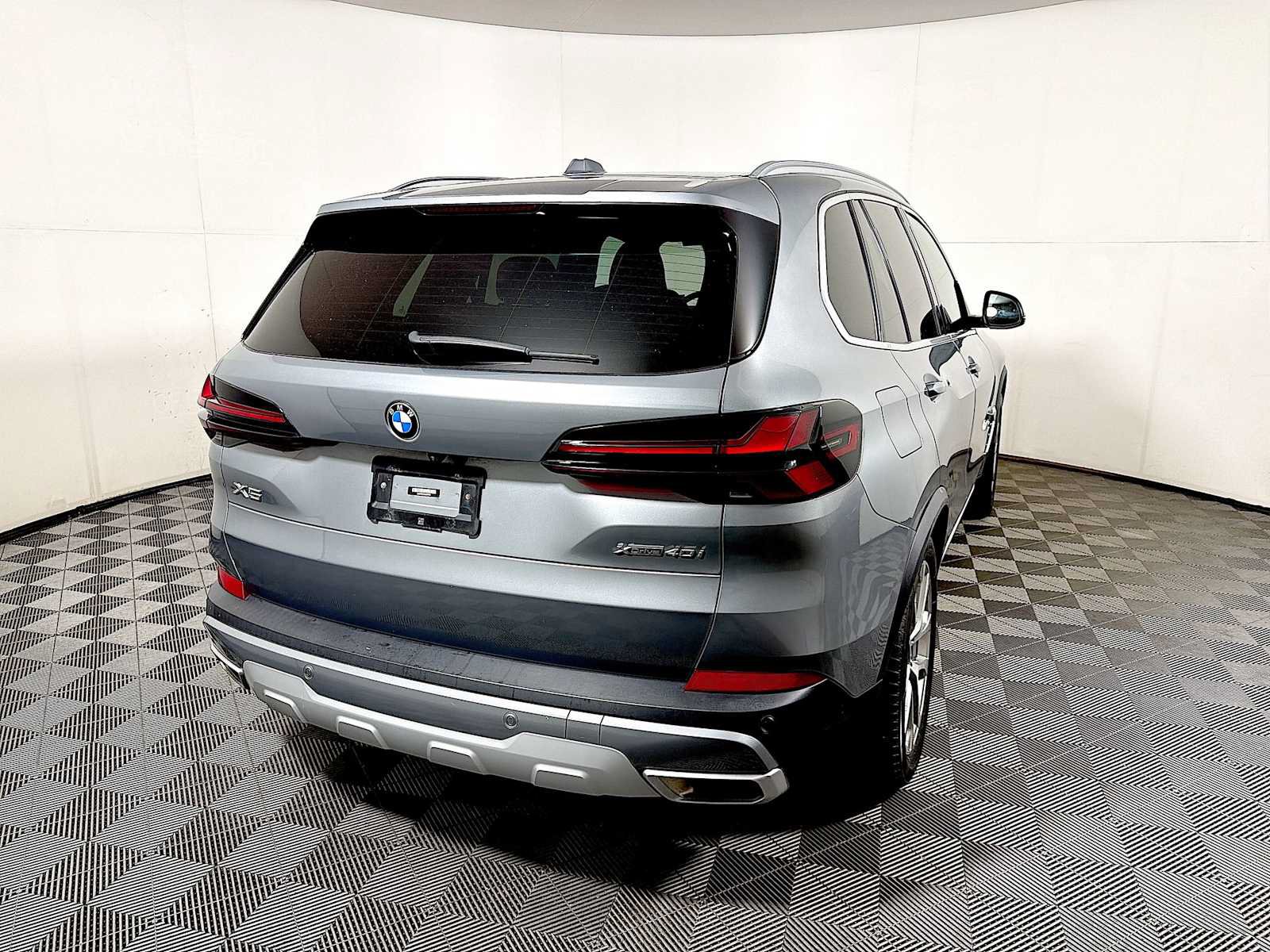 Used 2024 BMW X5 xDrive40i w/ Premium Package AWD/4WD image 6