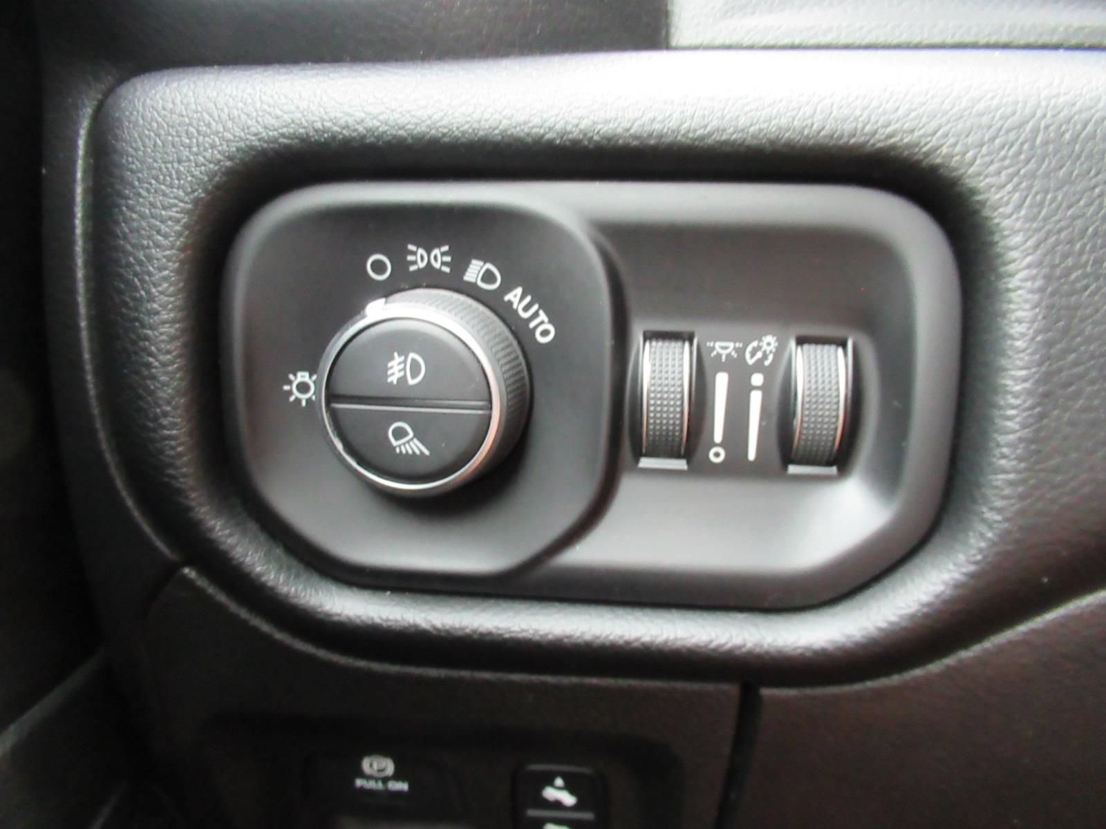 Used 2019 RAM 1500 Laramie AWD/4WD image 23