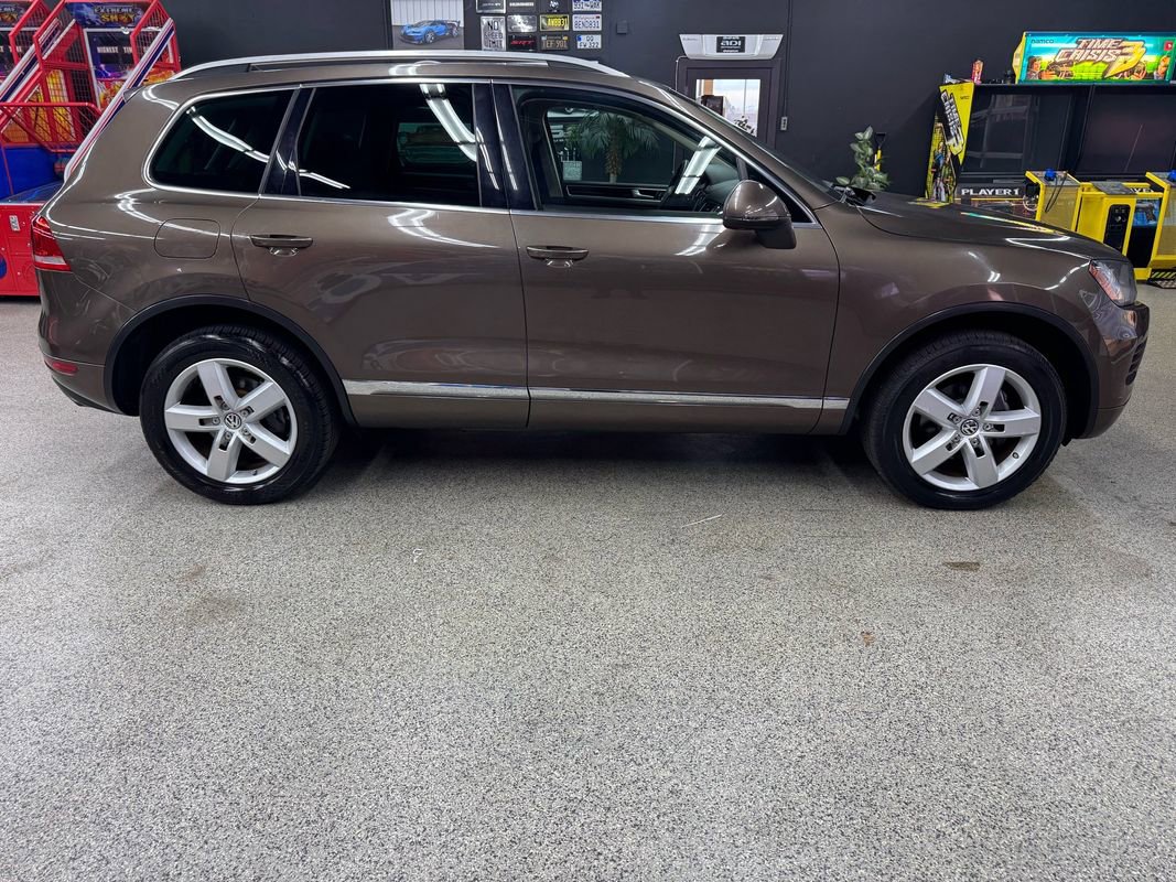 Used 2014 Volkswagen Touareg Sport image 6