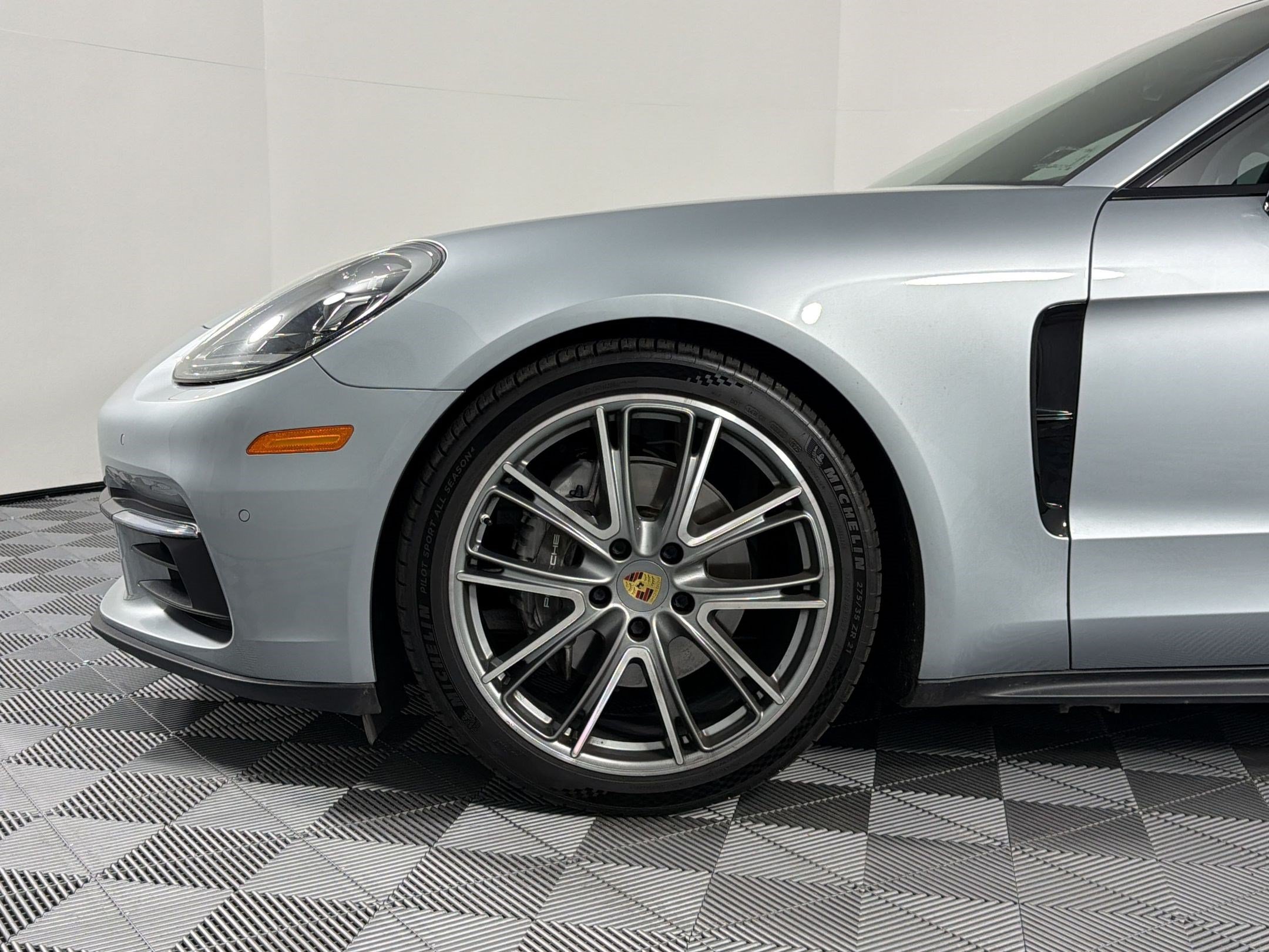 Certified 2019 Porsche Panamera image 13