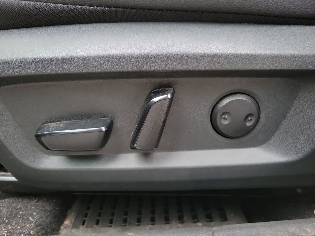 Used 2023 Nissan Rogue SL w/ SL Premium Package image 19