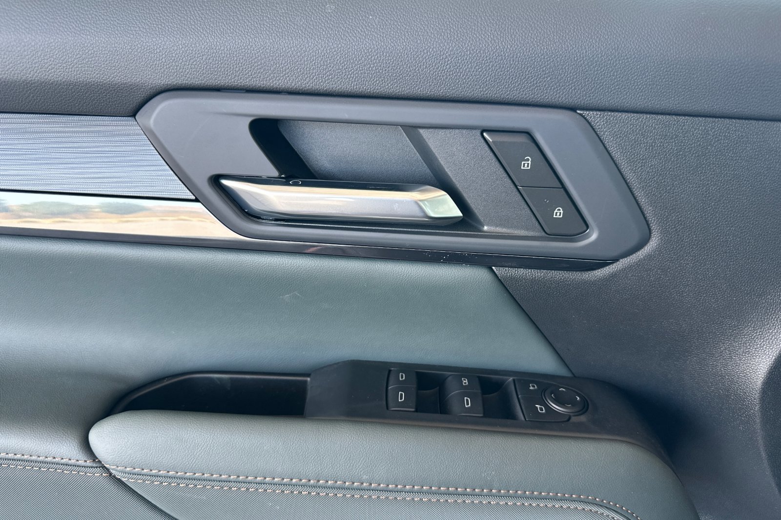 Used 2026 GMC Terrain AT4 image 12