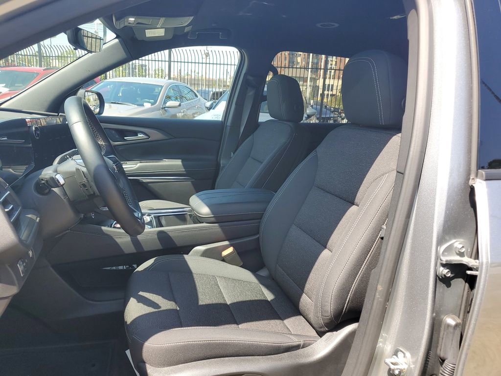 Used 2026 Chevrolet Traverse LT w/ Driver Confidence Package FWD image 19