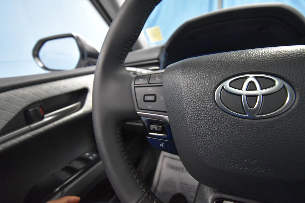 Used 2025 Toyota Camry XLE AWD/4WD image 10