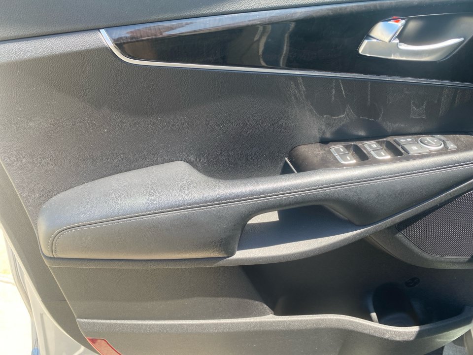 Used 2018 Kia Sorento FWD image 36