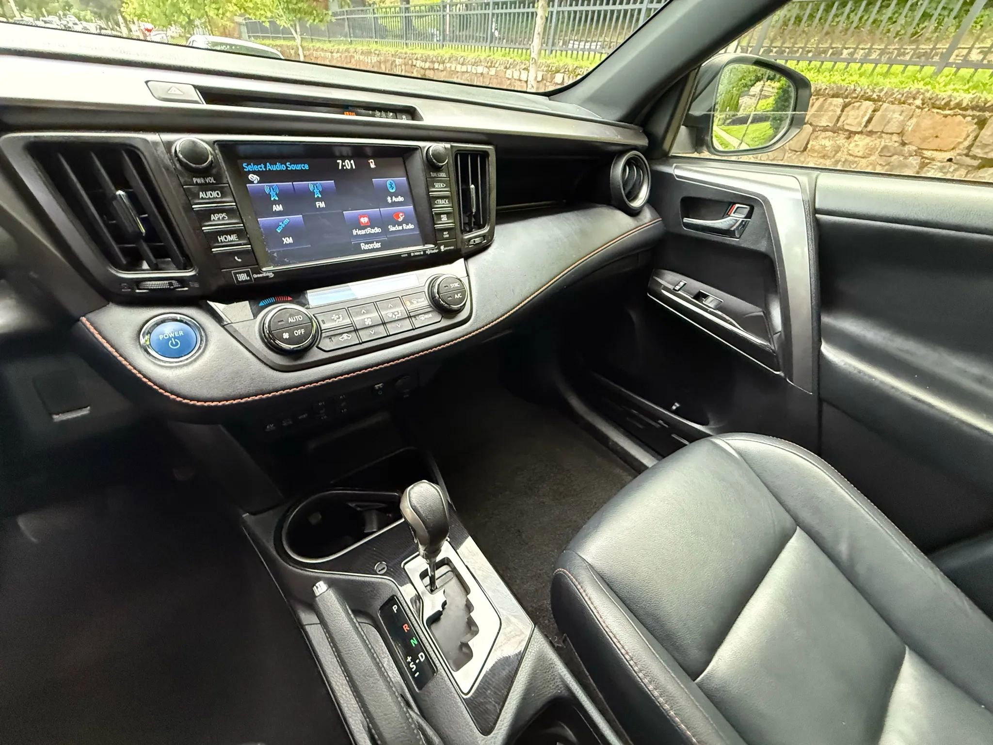 Used 2017 Toyota RAV4 SE image 14