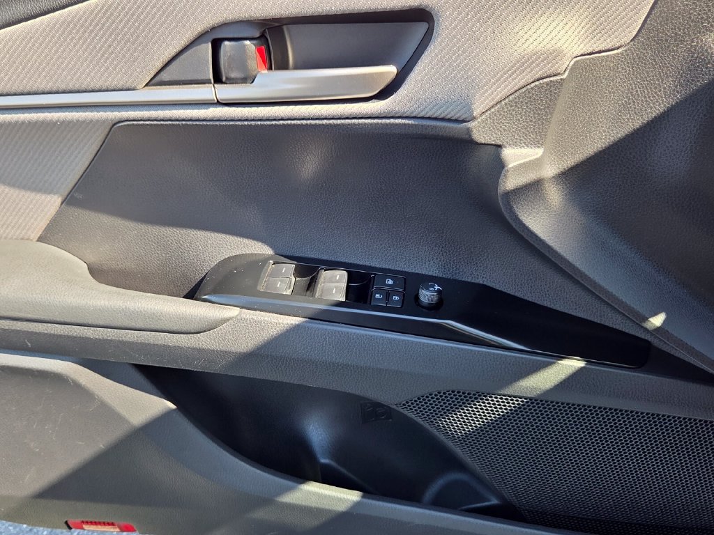 Used 2025 Toyota Camry SE FWD image 27
