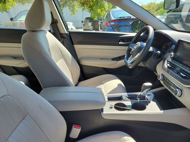 Used 2025 Nissan Altima 2.5 SV FWD image 31