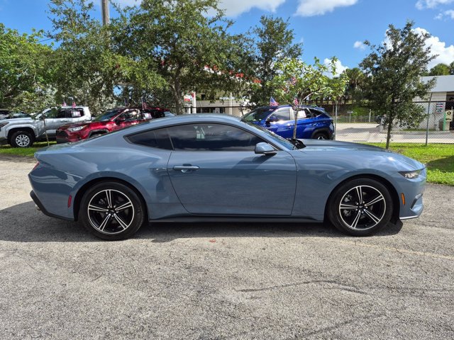 Used 2024 Ford Mustang Coupe RWD image 4