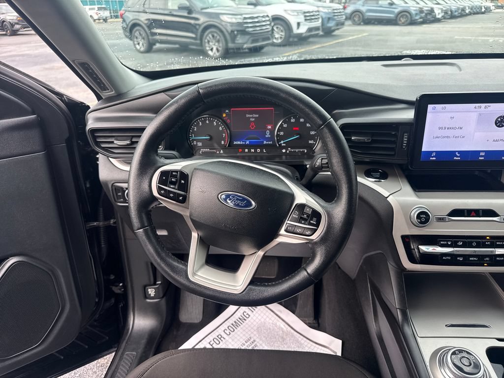 Used 2024 Ford Explorer XLT AWD/4WD image 25