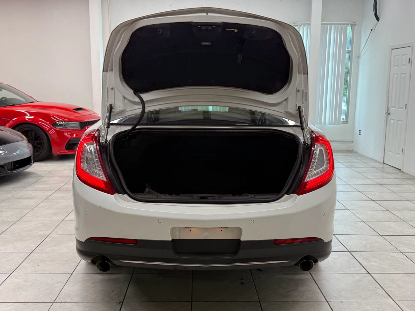 Used 2013 Lincoln MKS AWD image 19