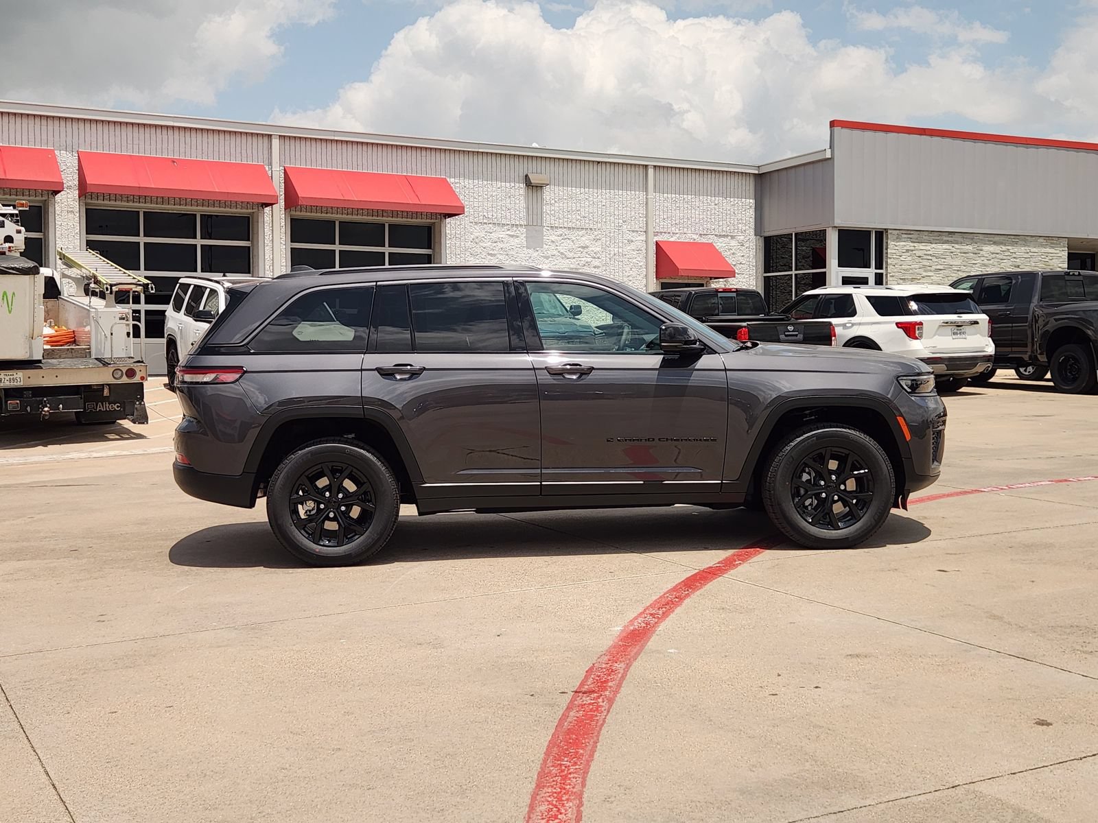 New 2026 Jeep Grand Cherokee Altitude AWD/4WD image 7