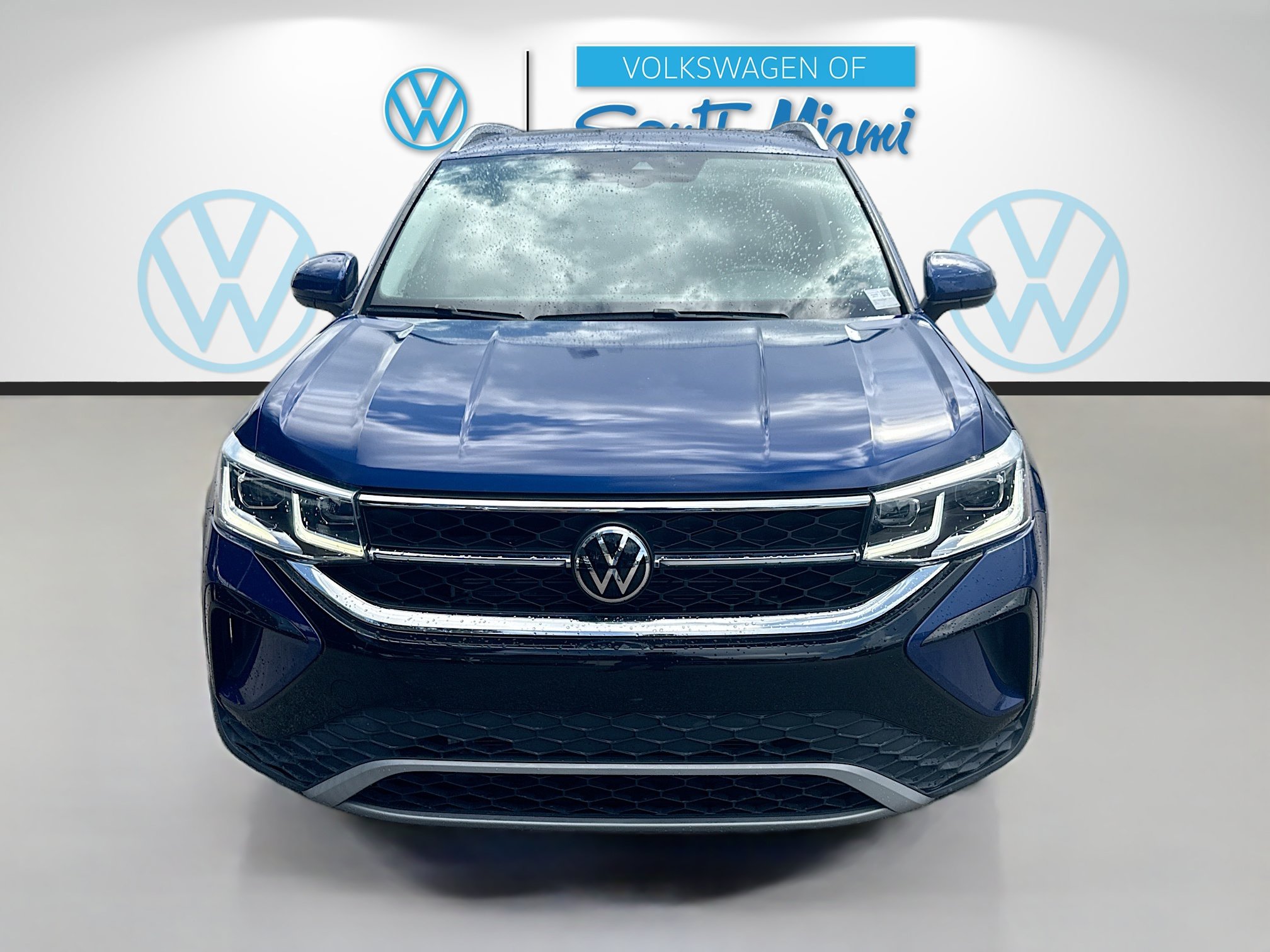 Certified 2022 Volkswagen Taos SEL w/ Panoramic Sunroof Package AWD/4WD image 2