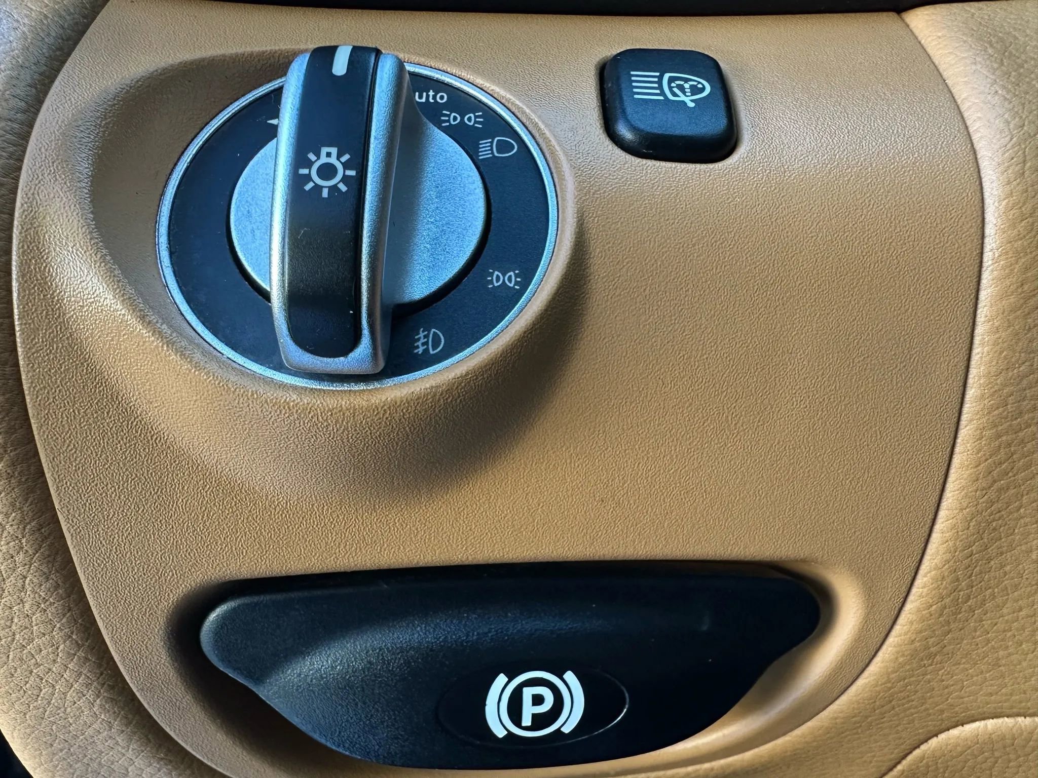 Used 2011 Mercedes-Benz SL 550 image 14