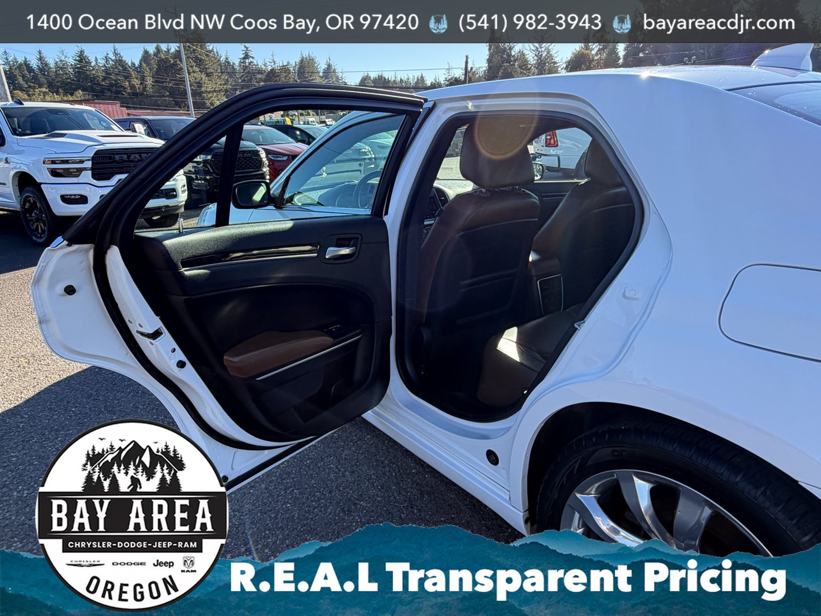 Used 2019 Chrysler 300 Limited w/ Light Group RWD image 15