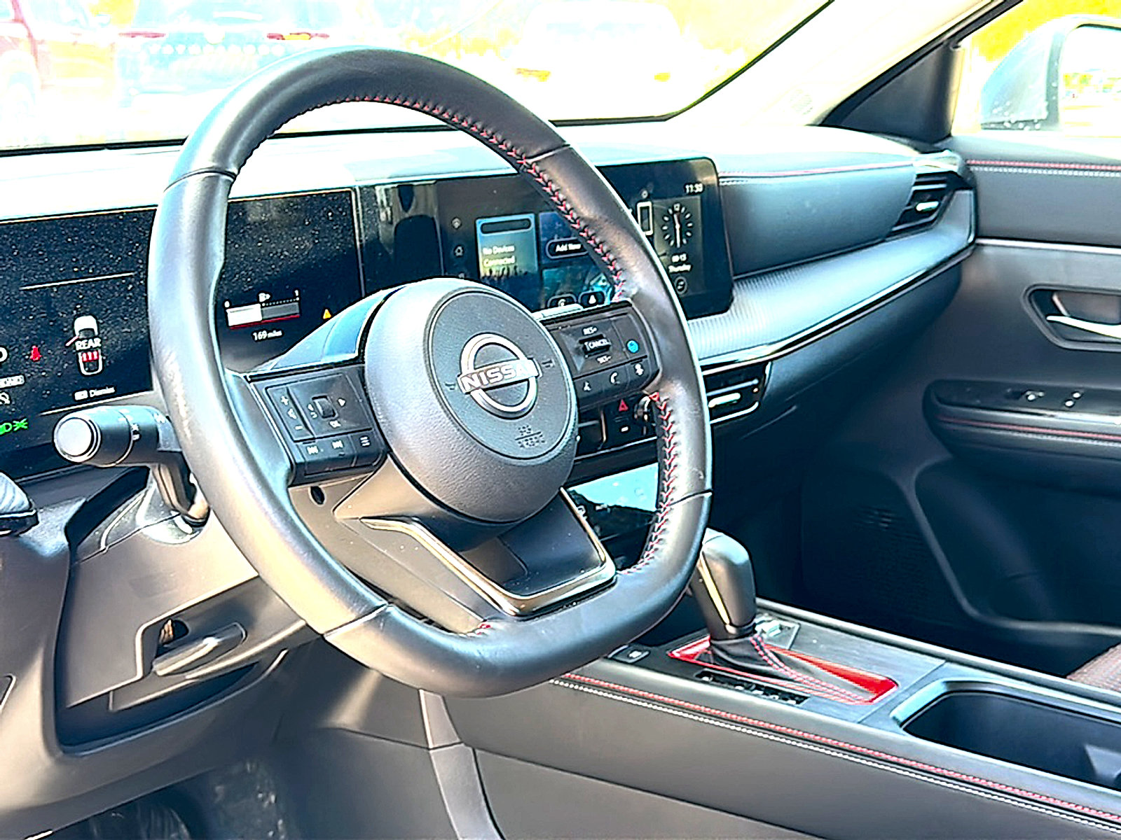 Certified 2025 Nissan Kicks SR FWD image 11