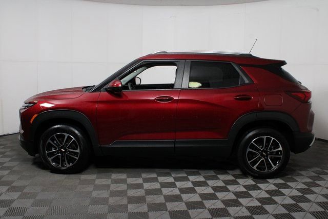 Used 2025 Chevrolet TrailBlazer LT image 4