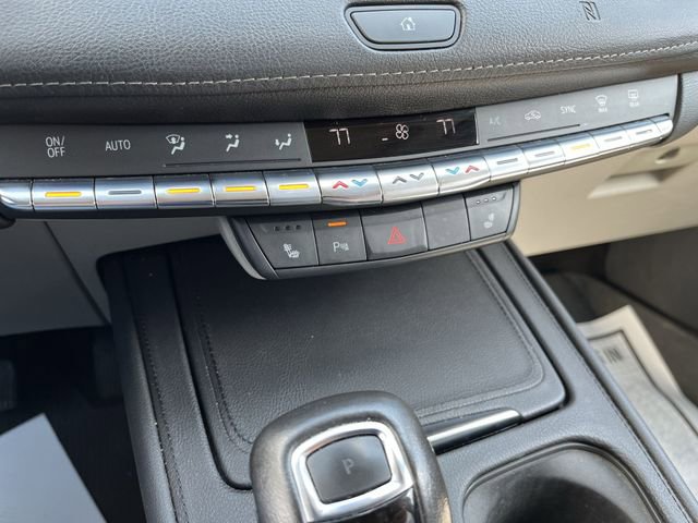 Used 2019 Cadillac XT4 Luxury w/ Cold Weather Package AWD/4WD image 19