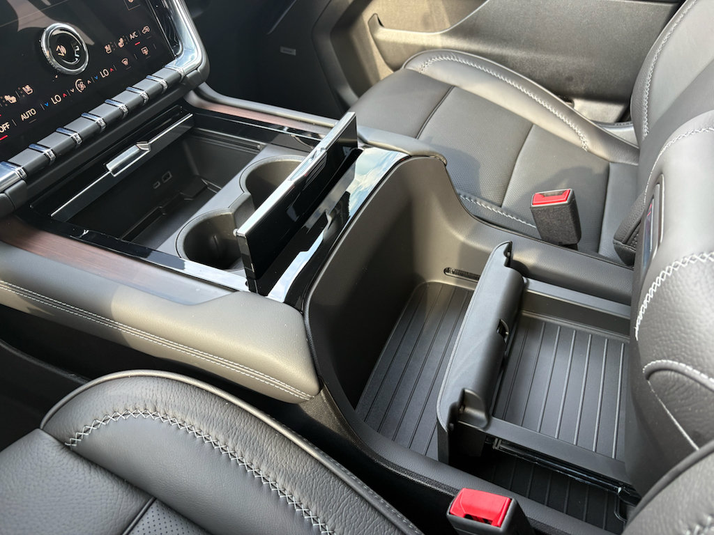 New 2026 GMC Yukon XL Denali w/ Denali Reserve Package AWD/4WD image 13